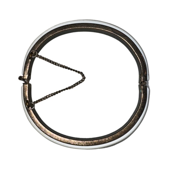 VTG- Citca 1960s Bone White Enamel on Antique Gold Bracelet w/ security chain - Picture 3 of 8